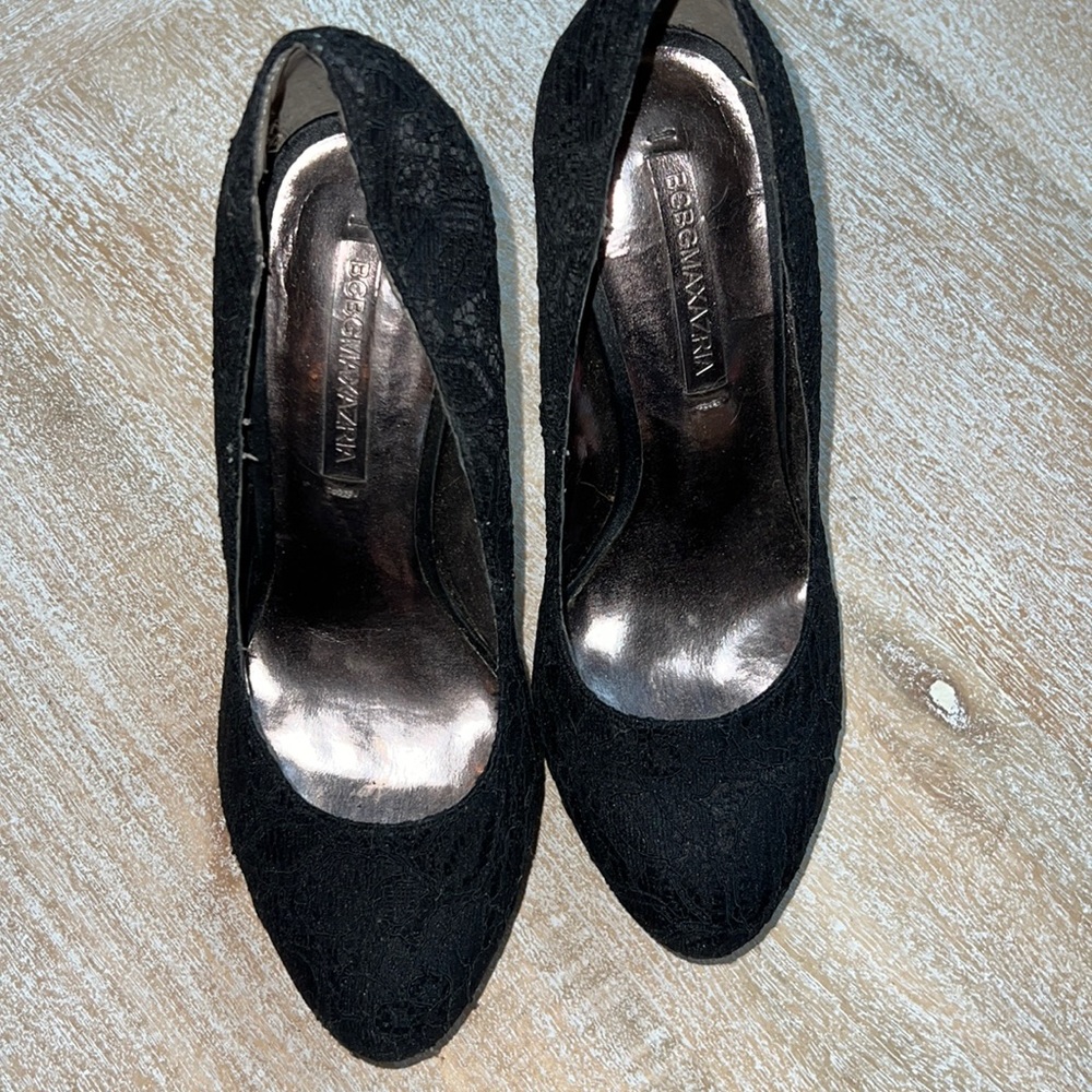 Black lace BCBG Max Azria heels. Size 7.5